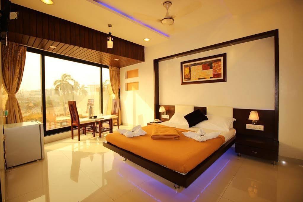 La Hotel Metro Near Bkc Bombaj Exteriér fotografie