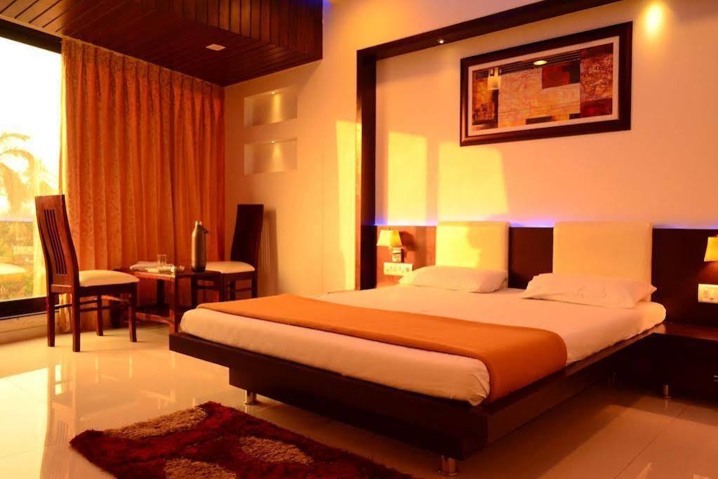 La Hotel Metro Near Bkc Bombaj Exteriér fotografie